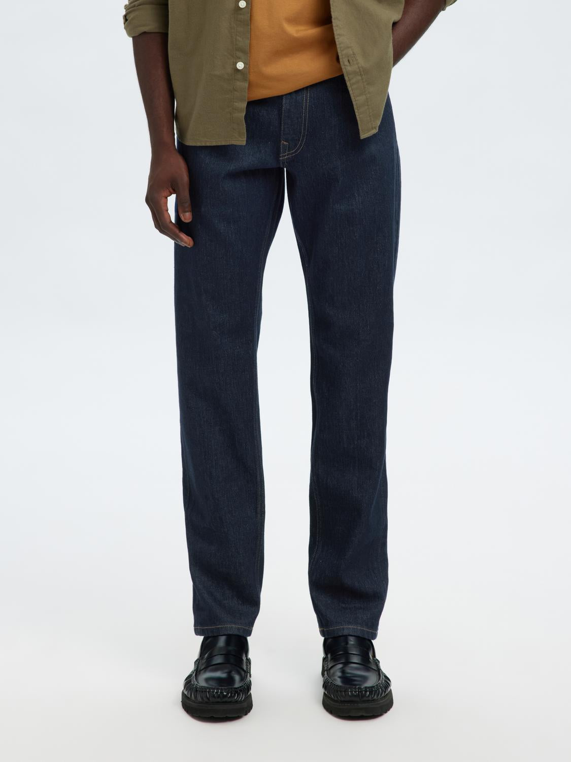 model_shot-front